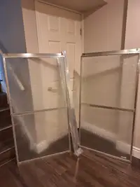 Framed Sliding Bathtub Door in Chrome with Raindrop Glass