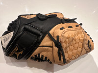 Mizuno 11 inch Baseball glove - Lefty
