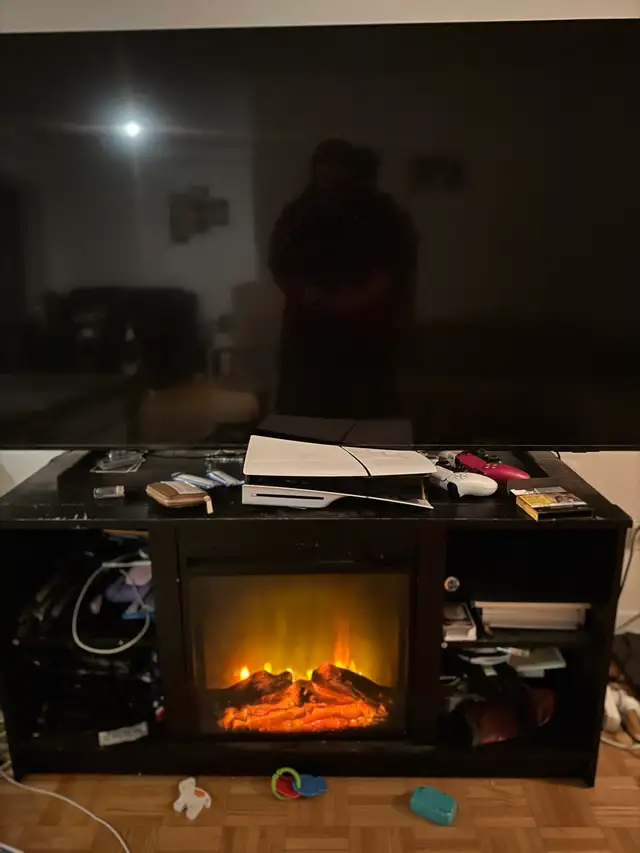 tv stand  in TVs in City of Montréal - Image 2