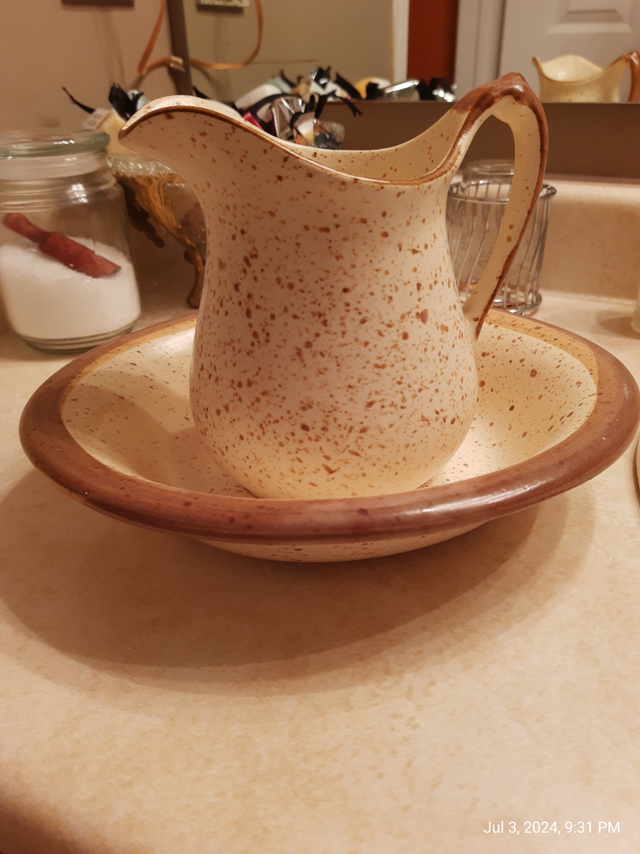 PITCHER & BASIN SET in Home Décor & Accents in Ottawa - Image 2