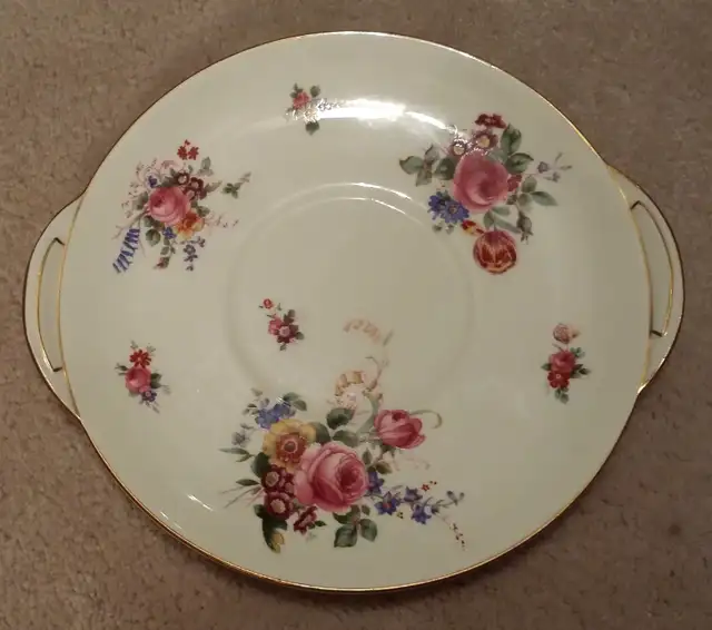 Royal Doulton Canadian National System Cake Plate in Arts & Collectibles in Burnaby/New Westminster - Image 3