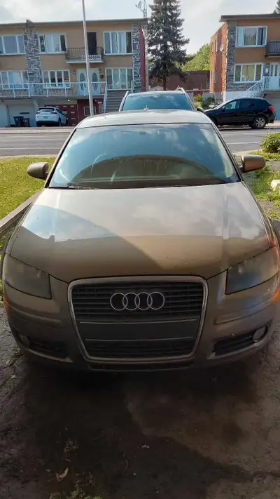 AUDI A3 2006 à hayon. Cette petite voiture est usée et a quelques défauts cosmétiques, mais a encore...