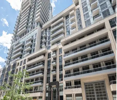 Rare find alert! This move-in-ready 1-bedroom + den condo at The Beverly Hills in the heart of Richm...