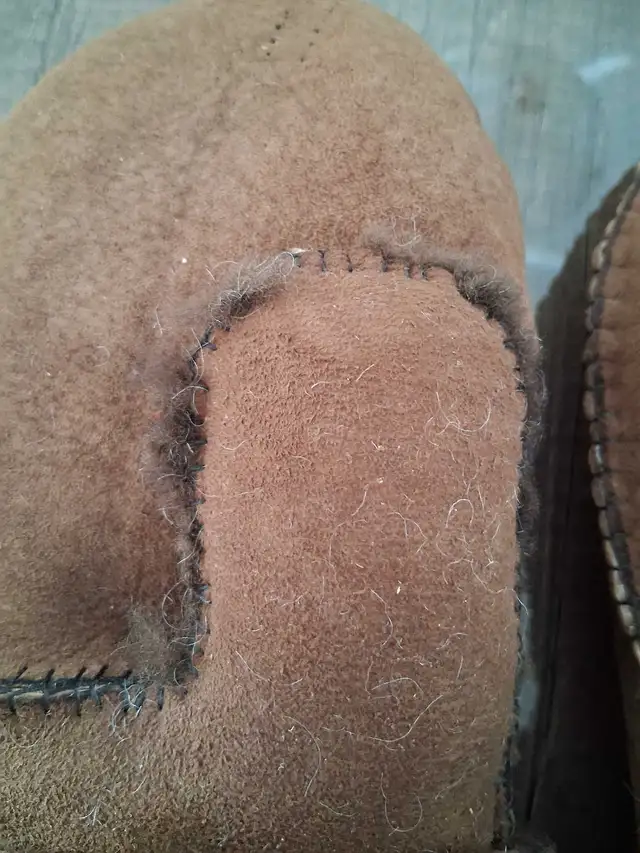 Recycled suede and fur mittens in Other in Winnipeg - Image 4