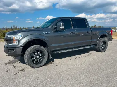Beautiful 2018 F150 Lariat FX4 with only 65,000 kms!! 3.5L engine with 10 spd transmission and auto...