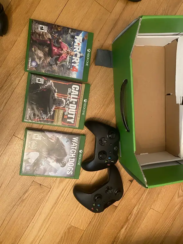 Xbox one + controllers + games in XBOX One in City of Montréal - Image 4