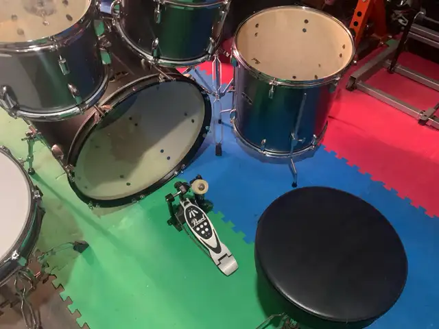 Pearl Roadshow Drum Set in Drums & Percussion in Barrie - Image 5