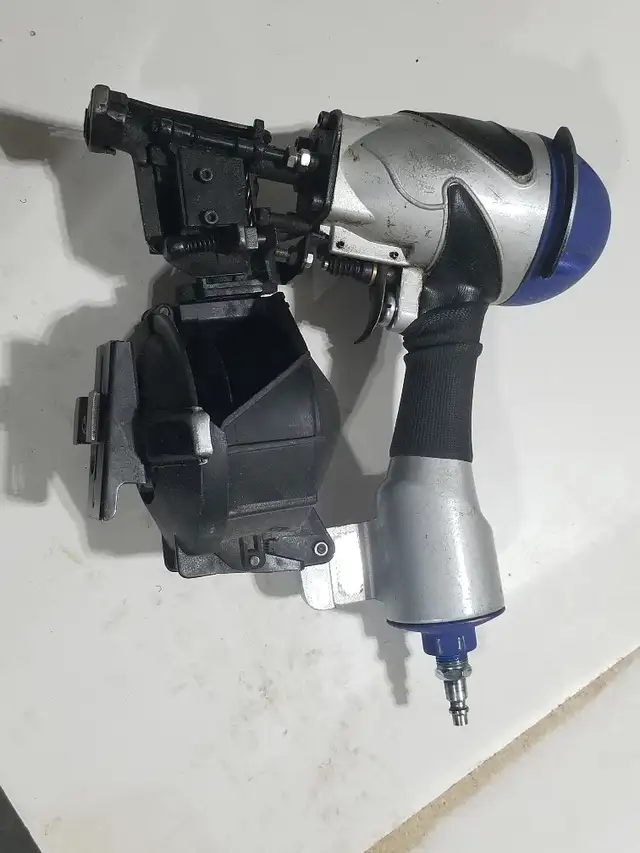 Spot nailer coil roofing nailer in Power Tools in Lethbridge - Image 5