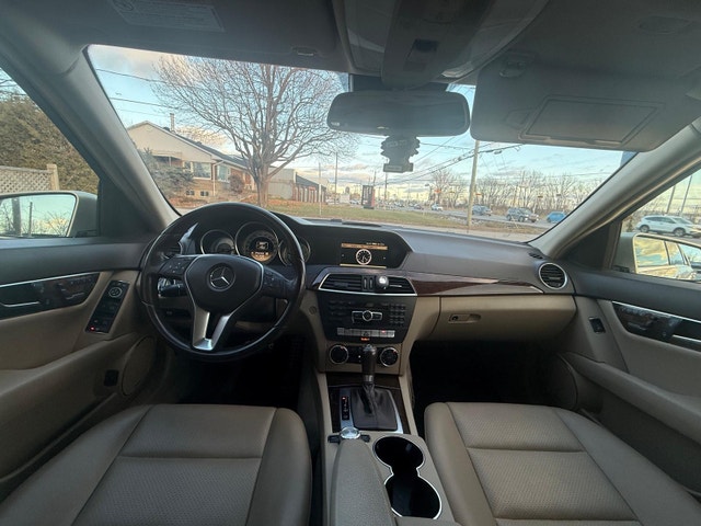 Mercedes-Benz C350 2012 — photo 5