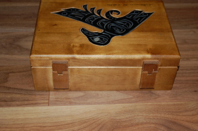 Haida Wood Box dans Art et objets de collection  à Longueuil/Rive Sud - Image 3