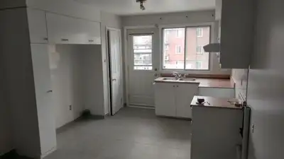 Grand 5 1/2 Ahuntsic haut duplex $ 1800.00
