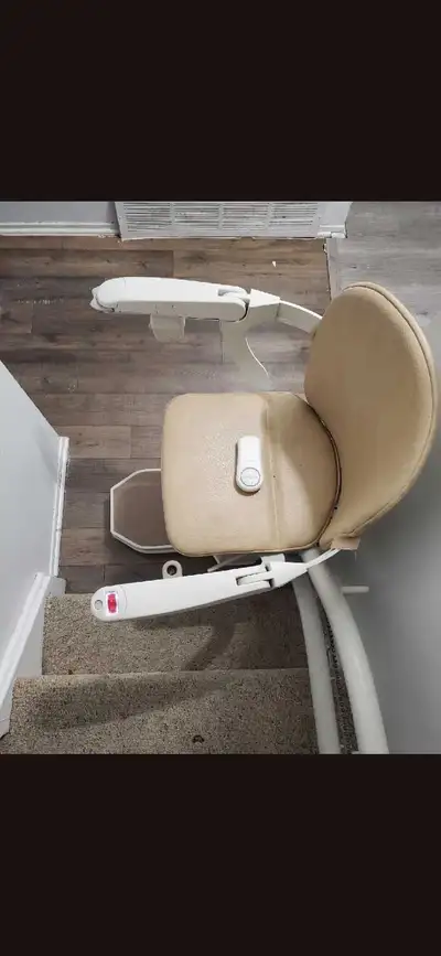Excellent Stannah 260 curved stairlift. Currently in garage. Need to be gone ASAP.