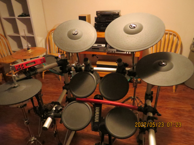 Yamaha  DTXPRESS 111 / Electronic Drum set dans Percussions  à Ville de Montréal - Image 2