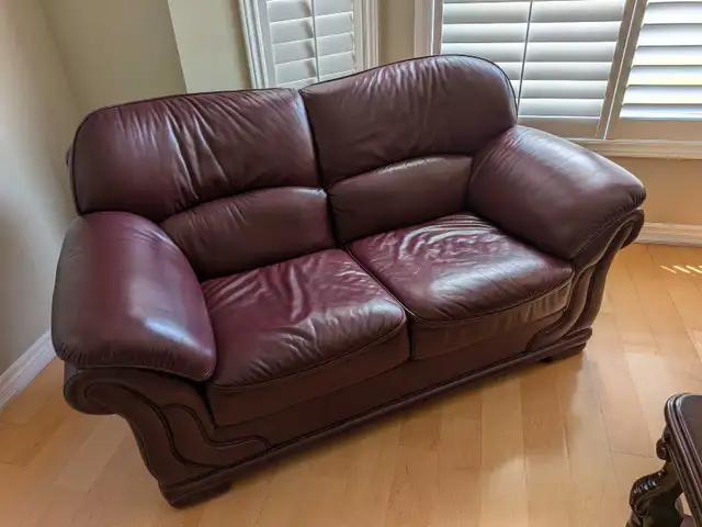 Leather Sofa Set and Coffee Table in Multi-item in Stratford - Image 3