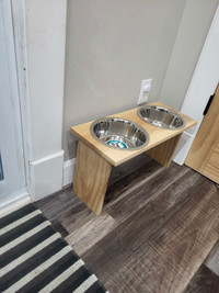 Raised dog dish holders maple 