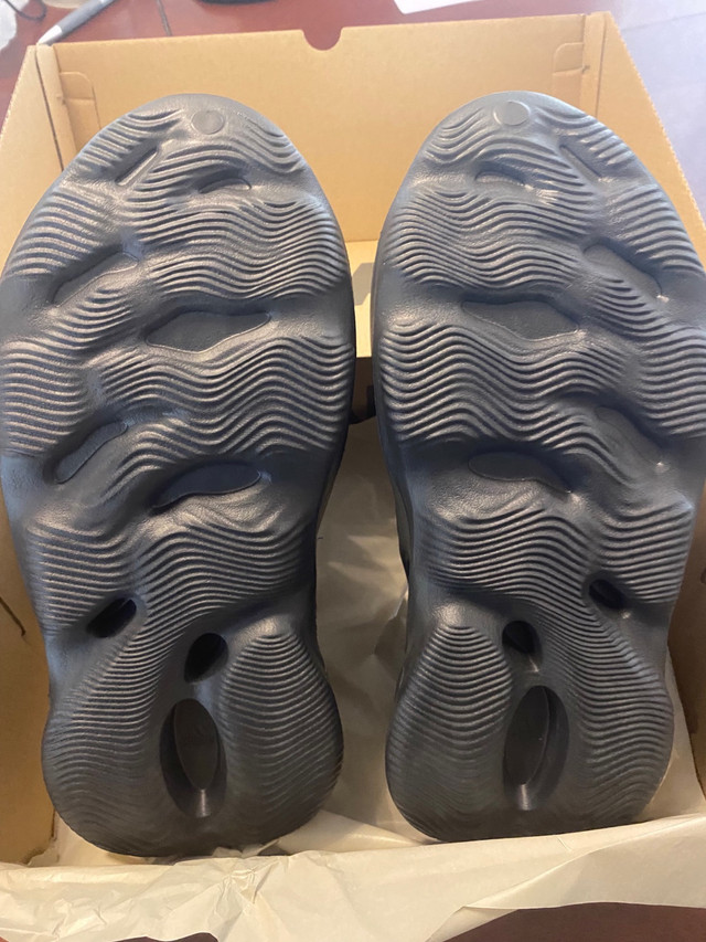 Yeezy foam runner onyx  in Men's Shoes in Markham / York Region - Image 4