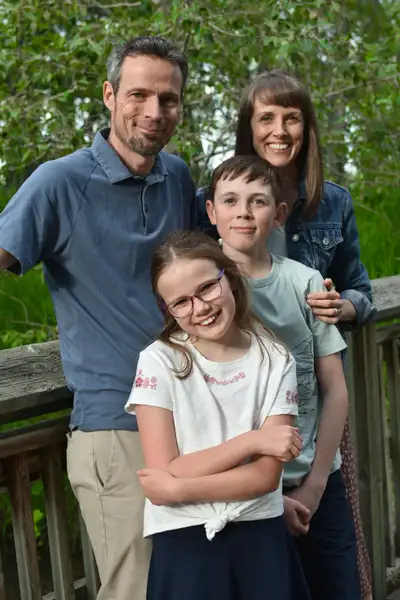 Calgary Photographer - tinder, headshots, family shoots, View more