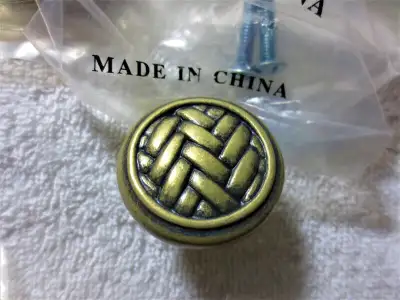 groupe de 5 poignees ou boutons  neuves pour porte ou tiroir, View more