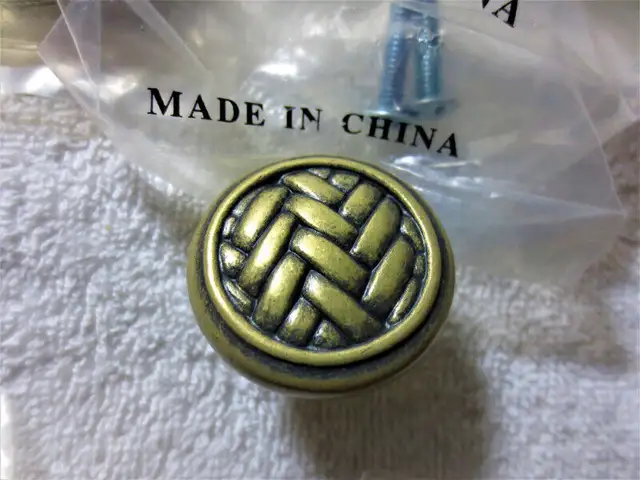 groupe de 5 poignees ou boutons  neuves pour porte ou tiroir in Windows, Doors & Trim in Laval / North Shore - Image 2