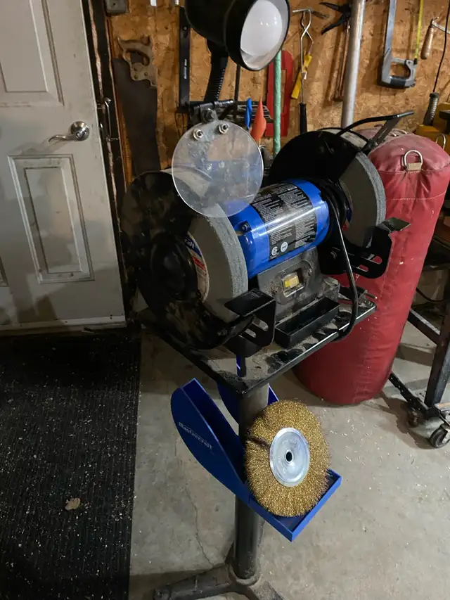 8” bench grinder in Power Tools in Norfolk County - Image 2
