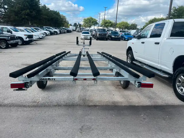 1 YEAR OLD BOAT TRAILER 2024 in Boat Parts, Trailers & Accessories in Hamilton - Image 6
