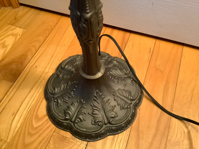 Vtg  Bronzed Metal Tri-Light Floor Lamp Antique Tassel Shade  in Indoor Lighting & Fans in Belleville - Image 2