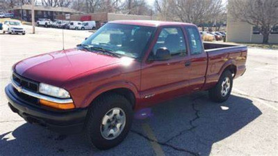 LOOKING TO PURCHASE 2001-2003 CHEVROLET S-10 EXTENDED CAB.