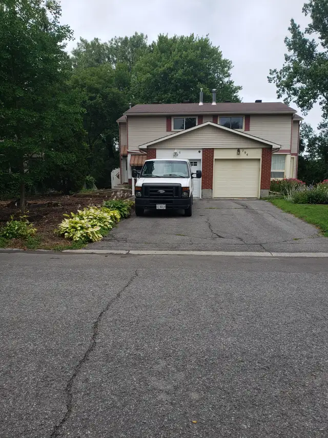 HOUSE FOR RENT IN CHATELANE VILLAGE ORLEANS