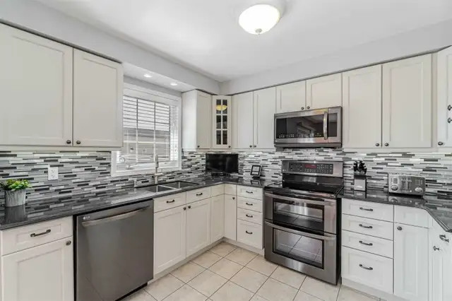 3 bedroom house for rent in Long Term Rentals in Mississauga / Peel Region - Image 4