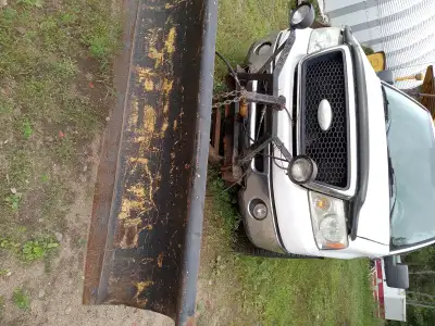 2006 Ford F150 5.4L 4x4 with hydraulic plow,plow works great ,reverse don't work ,it come with a use...
