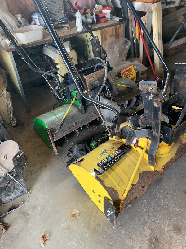 Older John Deere snowblower for lawn tractor 42 inch. L130 or LT