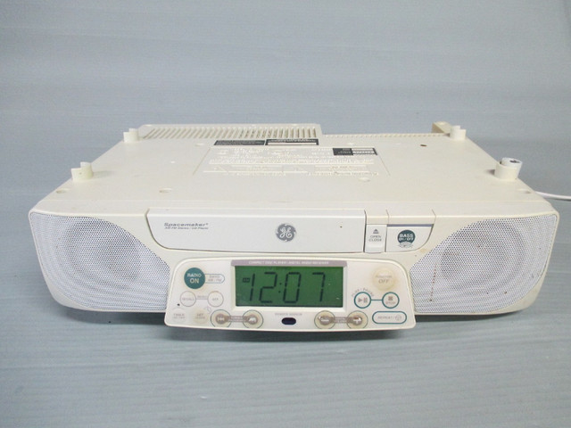 GE Under-the-Counter AM/FM/CD Console in General Electronics in Mississauga / Peel Region - Image 2
