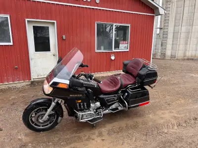 Honda Goldwing 1200 1984 Starts runs and stops great I have videos of it running just ask and I’ll s...