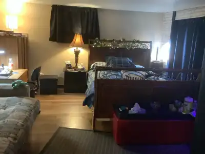 Belle grande chambre à louer à Longueuil,5 jours/semaine (ou selon votre horaire).Pour travailleurs...