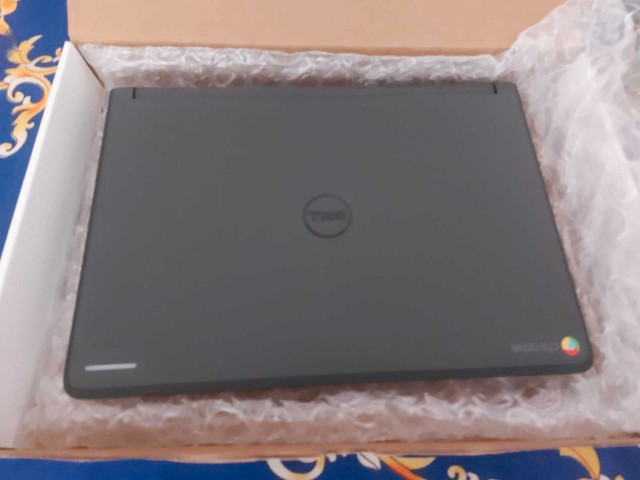 Dell chromebook  in Laptops in Burnaby/New Westminster - Image 2