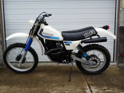 1980 Suzuki DR400 in pristine like new condition. Bike is all original, hardly ever used & it shows....