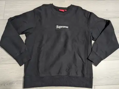 Supreme Box Logo Crewneck Size XL Purchased as new, don't think it's been worn $600 Yes its availabl...