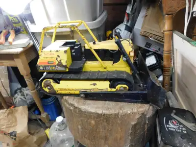 plusieurs tonka vintage a différent prix photo 1 a 4 bulldozer T9 tonka # 13142.42 vintage 17" Long...