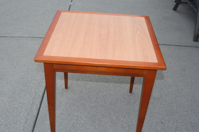SOLID WOOD END TABLE in Coffee Tables in Vernon - Image 2