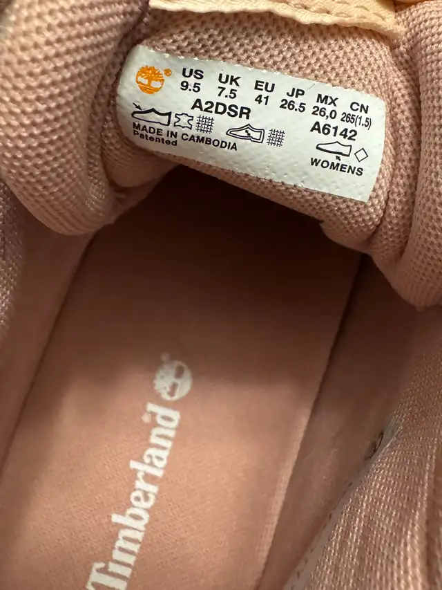 NEW hiking boots in Women's - Shoes in Calgary - Image 8