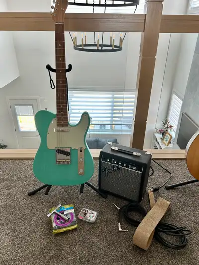Discontinued model, no longer available! Beautiful sea foam finish, mint condition. Package includes...