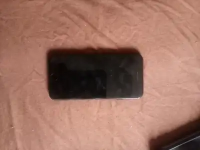 Bonjour, je vends mes cellulaire iphone 7, iphone X et cellulaire RCA mais ça fonctionne pas de tous...