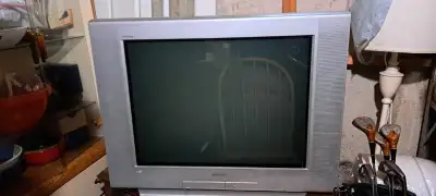I'm selling a used Sony Trinitron CRT TV, perfect for retro gaming or vintage media enthusiasts. Thi...