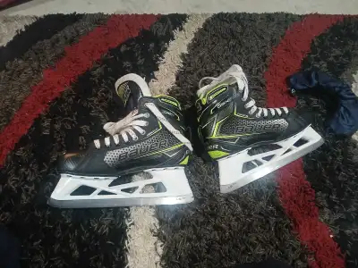 Bauer goalie skates size 7, View more