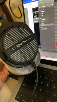 Beyerdynamic dt990pro headphones