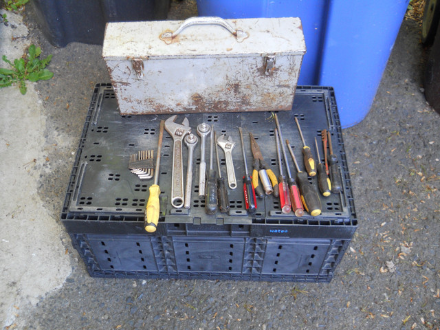 coffre avec ses outil dans Rangement pour outils et établis  à Granby