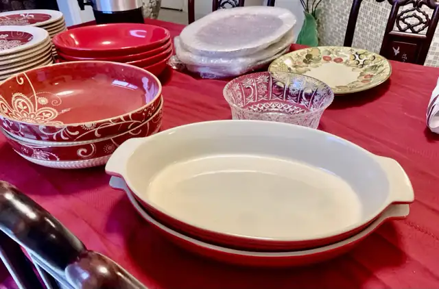 ExcellentPier  One Maribeth Dinner plates set,  Coffee maker. in Kitchen & Dining Wares in Markham / York Region - Image 4