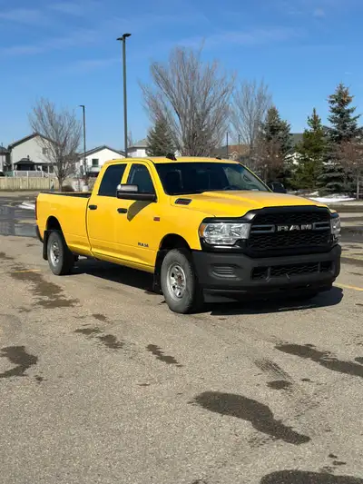 2019 Dodge Ram 2500 Crew Cab 2WD 6.4L HEMI Gas Engine Active status, Accident free Runs and drive gr...