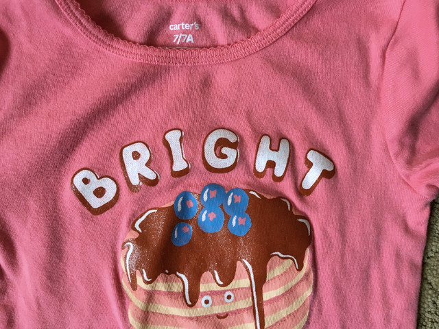 Carter top Graphic Tee, Bright Pink size 7 Y in Kids & Youth in City of Toronto - Image 2