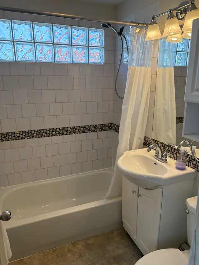 Bright 2 Bedroom Downtown Apartment in Long Term Rentals in Charlottetown - Image 3